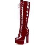 hermosas plataformas con un color rojo burdeos para fiesta de drag queen